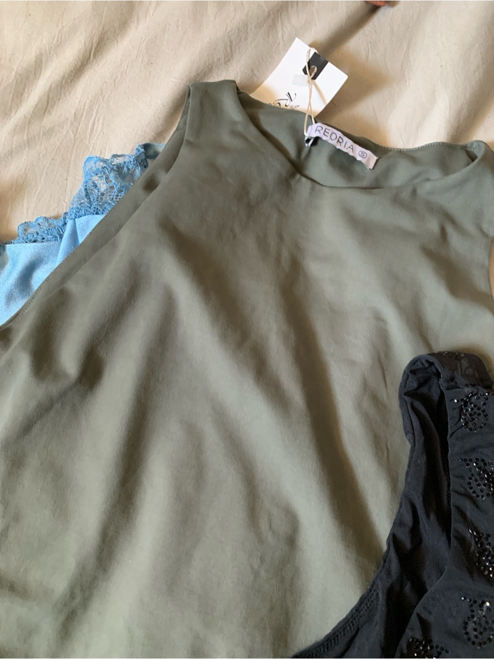 TOPS BUNDLE ‼️ - Picture 7 of 9